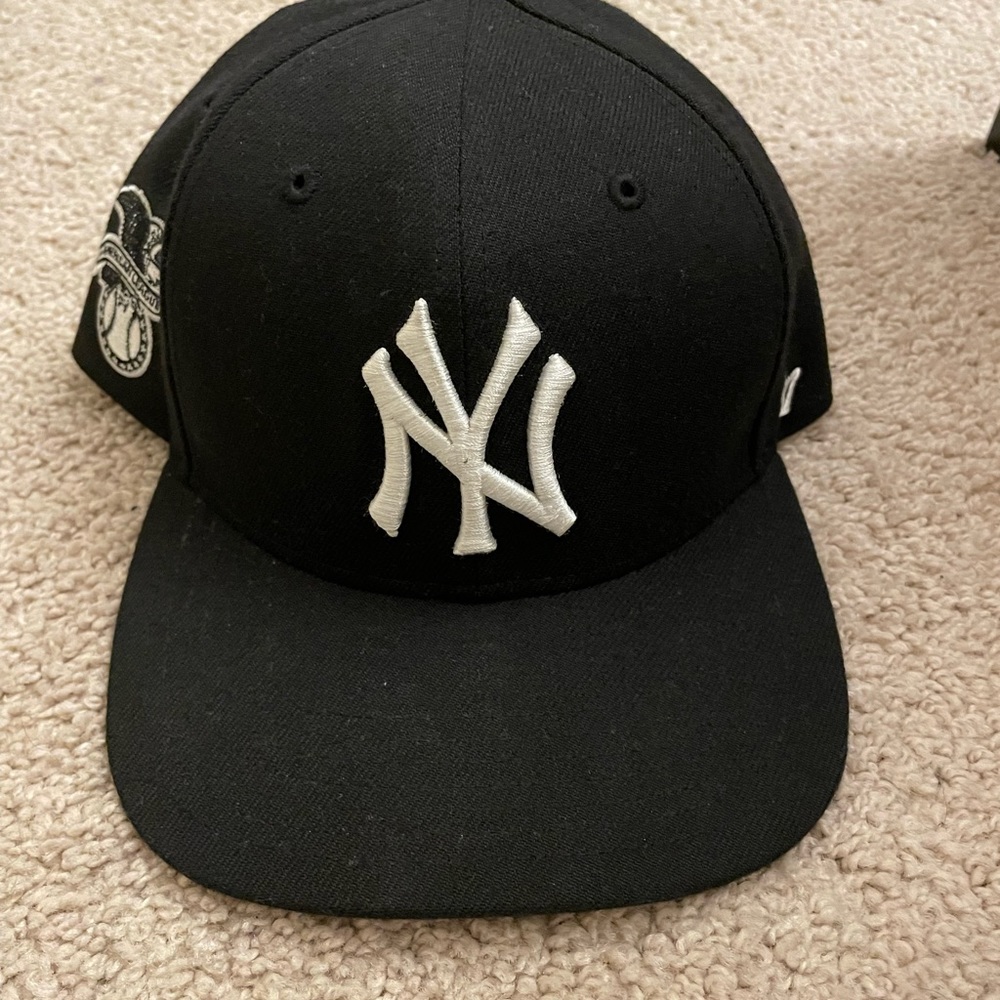 NYY flat brim hat